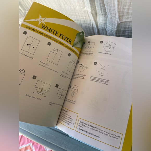 Paper planes kit and book - Picture 9 of 14